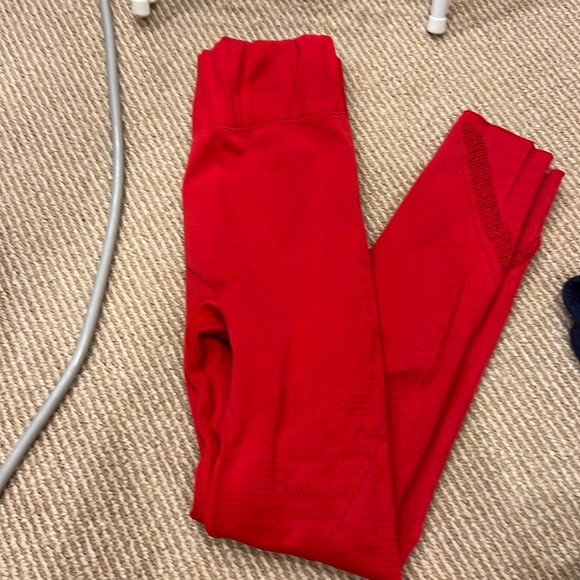 FABLETICS red mesh leggings - Picture 3 of 3